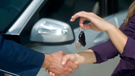 Companiile de leasing urmeaza linia BNR si finanteaza in lei. Clientii prefera euro