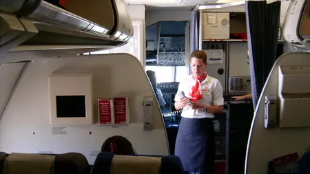 Insotitori de bord mai supli: Ce masuri neobisnuite adopta companiile aeriene pentru a face economii