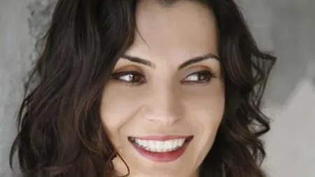 Fashion din cufarul bunicii: Vintage-ul se vinde mai bine online (Galerie Foto)