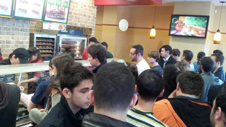 Generatia Fast-Food. Covrigul si saorma umplu buzunarele investitorilor