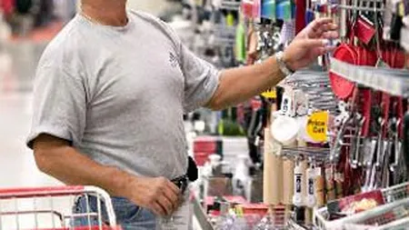 Romanii, printre cei mai pesimisti consumatori din lume