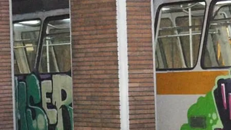 Incendiu la metrou: Calatorii, evacuati dupa ce un vagon a luat foc