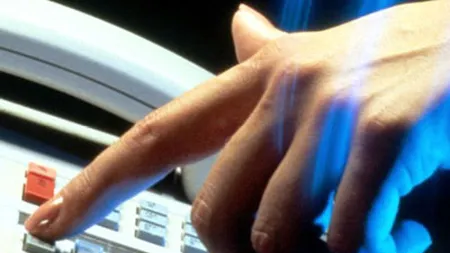 Mai putini utilizatori de telefonie mobila, dar mai multe apeluri si SMS-uri