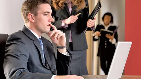 Tinerii angajati nu se gandesc la batranete. De ce nu isi aleg singuri fondul de pensii