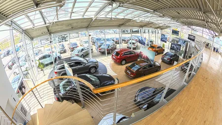 Porsche finalizeaza showroom-ul de lux din Pipera