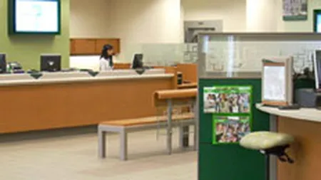 JLL: Bancile vor inchide jumatate din sucursale pana in 2020