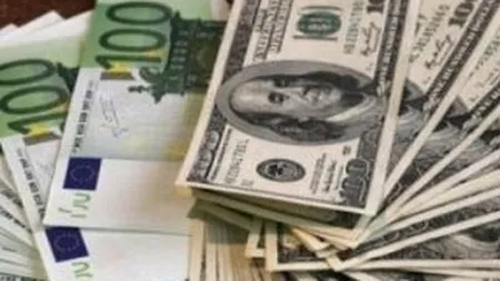 Euro si dolarul au crescut usor, dar nu au depasit recordurile