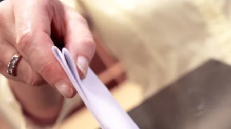 BEC: 46,23% dintre alegatori s-au prezentat la referendum, dupa centralizarea a 99,97% din sectii