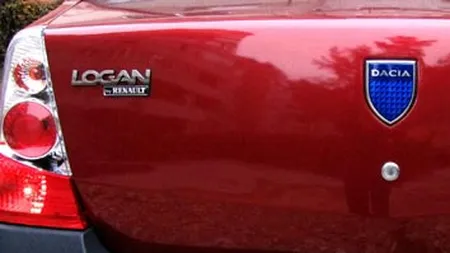 Dacia, cu lumini de avarie! Viraje la limita prin serpentinele crizei