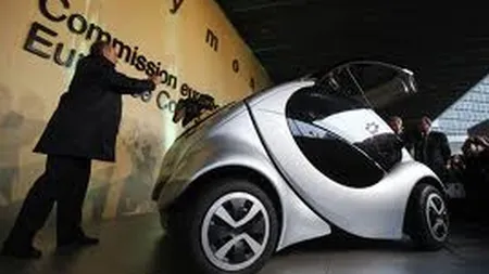 Masina care se poate plia pentru a incapea in locul de parcare. Cat costa si cand vom putea circula cu ea (Video)