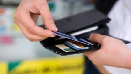 Perchezitii in 5 judete pentru destructurarea unui grup care fura bani de pe carduri din SUA