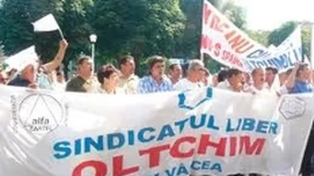 Noi proteste la Oltchim. Angajatii cer demisia liderului sindical