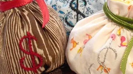 Vin salariile la Oltchim? Diaconescu e cu sacii de bani la banca