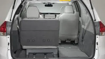 Noi probleme la masinile Toyota: Risti sa ramai blocat in portbagaj