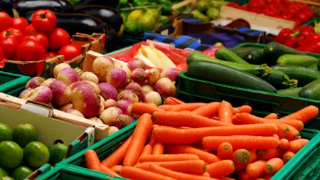 Numai alimente romanesti in piete. Poate fi eliminata coruptia din comert?