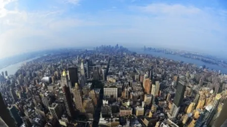 Newyorkezii stau la cozi pentru provizii