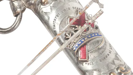 Licitatie neobisnuita: Revista Playboy din 1969, sabii masonice, un document secret al Vaticanului (Galerie Foto)