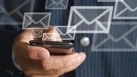 Companiile comunica tot mai mult prin e-mail si chat, pe mobil si retele sociale