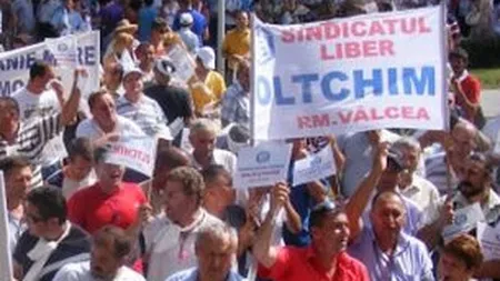 Angajatii Oltchim au reluat protestele si cer plata sumelor restante