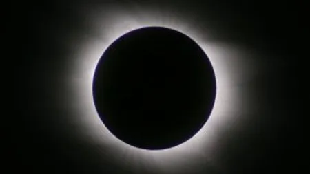 Zeci de mii de turisti au sosit in Australia sa asiste la eclipsa totala de Soare