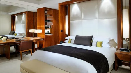 Cel mai inalt hotel din lume a fost deschis (Galerie Foto)