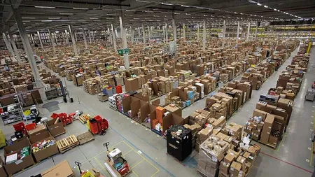 O privire in interiorul haosului Amazon, locul de unde se vand 17 milioane de produse zilnic (Galerie Foto)