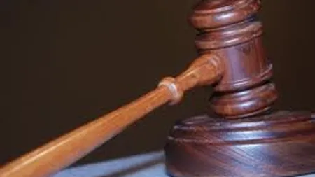 Doi jurnalisti, dati in judecata de Relu Fenechiu, au fost condamnati la inchisoare