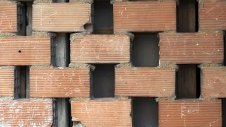 Numarul autorizatiilor de construire pentru cladiri rezidentiale, in scadere cu 4% in 2012