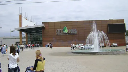 Incident la City Park Mall Constanta: O bucata de tavan s-a prabusit