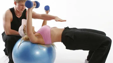 Antrenorul personal, o noua moda printre romanii cu bani