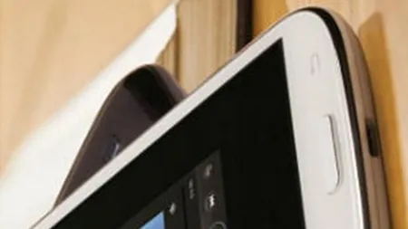 Folia care incarca smartphone-urile cu energie solara (Video)