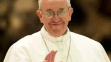 Papa Francisc, pe Twitter: Continuati sa va rugati pentru mine