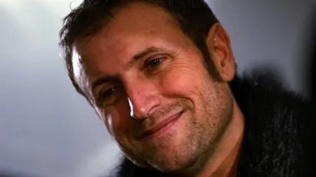 Tarom l-a angajat pe Catalin Botezatu pentru crearea noilor uniforme ale personalului de zbor