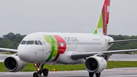 Un avion cu 230 de pasageri la bord s-a lovit de un stalp de iluminat pe un aeroport