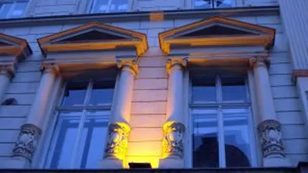 Chiria in spatiile comerciale din zonele bune: Langa Teatrul Odeon 50 mp cer 28.000 euro