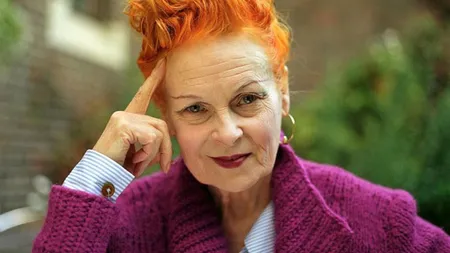 Vivienne Westwood a creat uniforme noi pentru o linie aeriana, folosind materiale reciclate