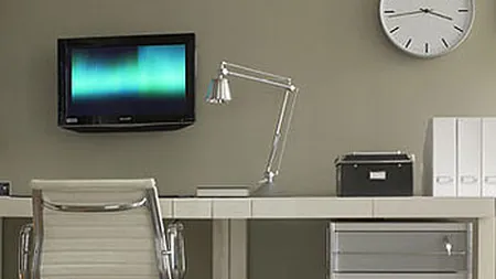 De ce stai peste program? Intre fuga de realitate si incapacitatea de a spune NU