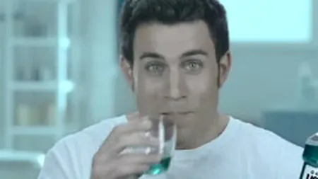 Un spot publicitar pentru apa de gura Listerine, interzis de CNA