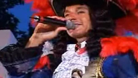 A inceput carnavalul din Mamaia. Radu Mazare, costumat in Ludovic al XIV-lea