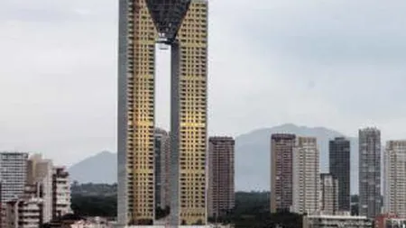 Cum a ajuns New York-ul Mediteranei sa aiba un zgarie-nori fara lift