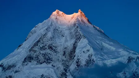 Patru alpinisti romani pleaca intr-o expeditie pe Varful Manaslu, de 8.156 metri