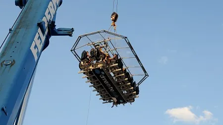 Dinner in the sky: Cat te costa sa iei masa la 50 metri inaltime (Foto)