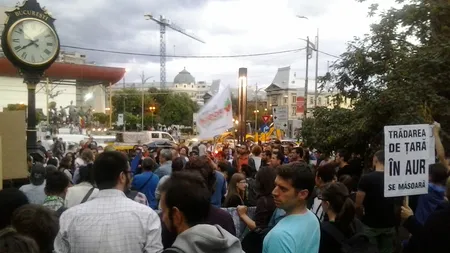 Mii de bucuresteni in strada a 8-a seara: Mars Piata Universitatii-Guvern-Obor-Mosilor-Carol (Video)