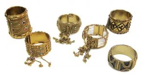 Jaf in centrul Parisului: Hotii au intrat cu Jeep-ul in magazin