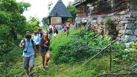 Scoala de Vara de la Rosia Montana se inchide. Am fost agresati de simpatizantii RMGC