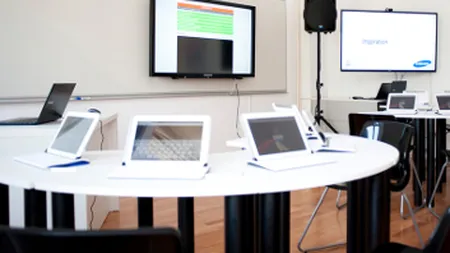 De la tablite la tablete. Cat costa updatarea scolilor (Galerie Foto)