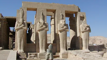 Romanii, sfatuiti sa evite calatoriile in zonele tensionate din Egipt