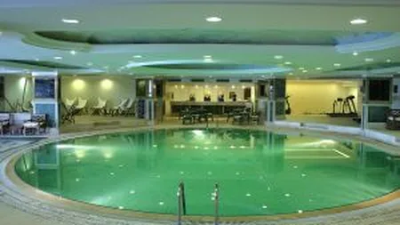 Centru spa cu piscina si fitness la Senat, cu injuraturile de rigoare