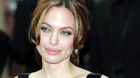 Angelina Jolie va semna un contract de 50 mil. $ pentru a-si scrie memoriile