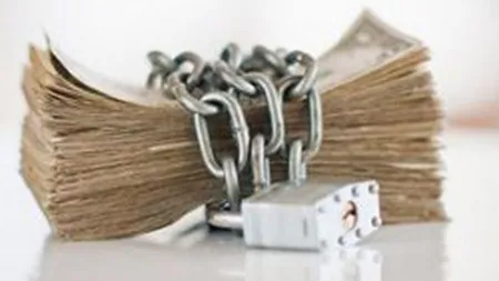 Prizonierii bancilor cu girul politicienilor. Cine ne mai protejeaza?